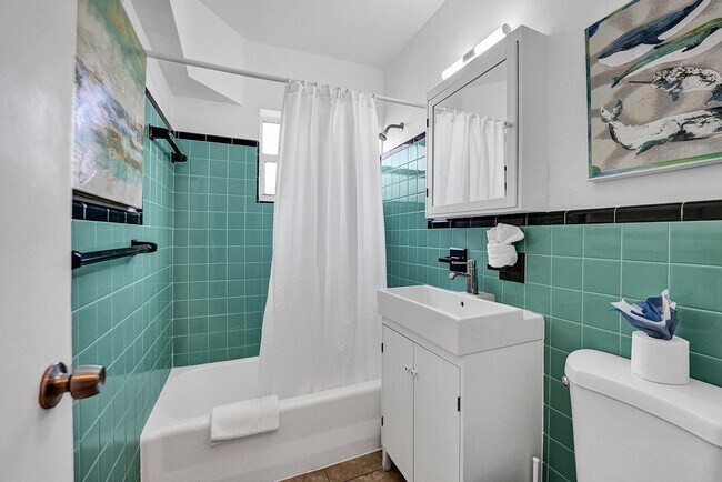 Building Photo - 335 Desoto St