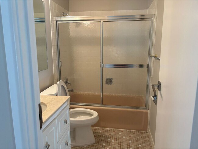 Building Photo - 625 Pheasant Ln