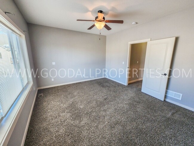 Building Photo - Beautiful 3 Bedroom 2.5 Bath walkout ranch in Ankeny