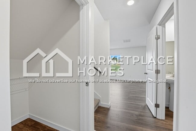 Building Photo - 4151 Hines Ln NE