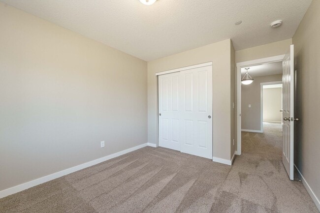 Building Photo - ASK ABOUT AUGUST MOVE IN SPECIAL 3 Bedroom...