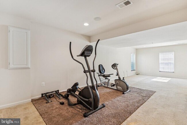 Building Photo - 15205 Orchard Farm Pl