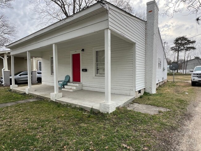 Building Photo - 3 Bedroom 2 Bathroom House for rent