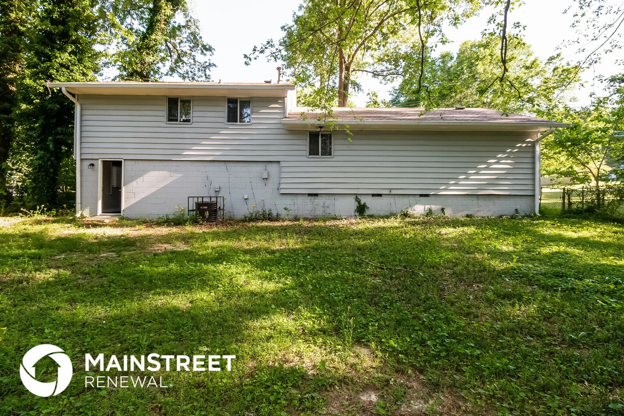 Building Photo - 537 Roxbury Dr