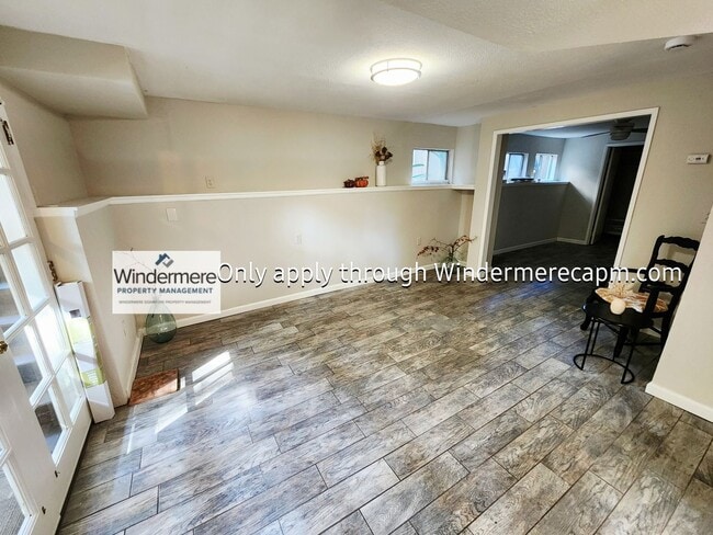 Building Photo - 2330fs