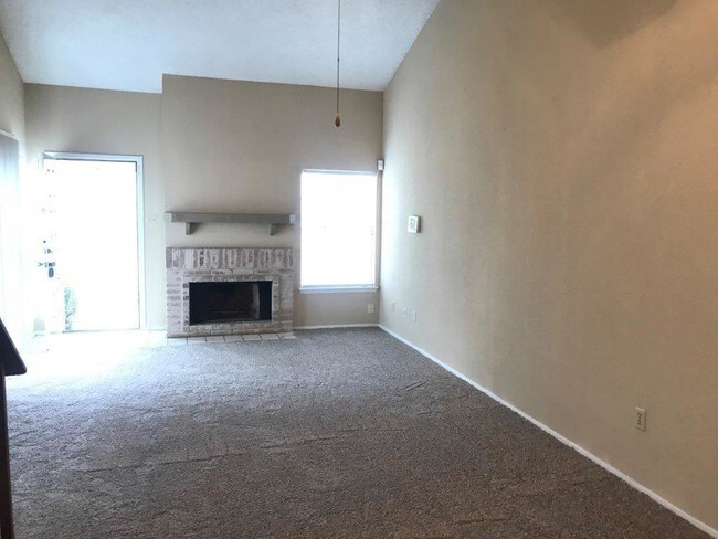 Building Photo - 11983 Bob White Dr