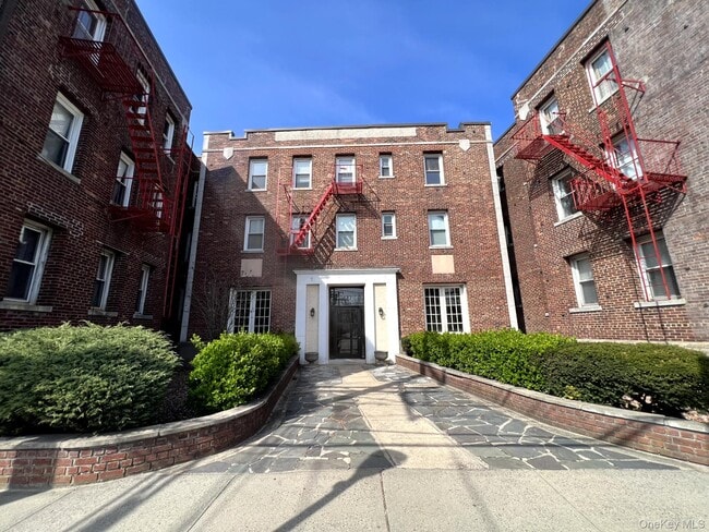 Building Photo - 477 Merrick Rd