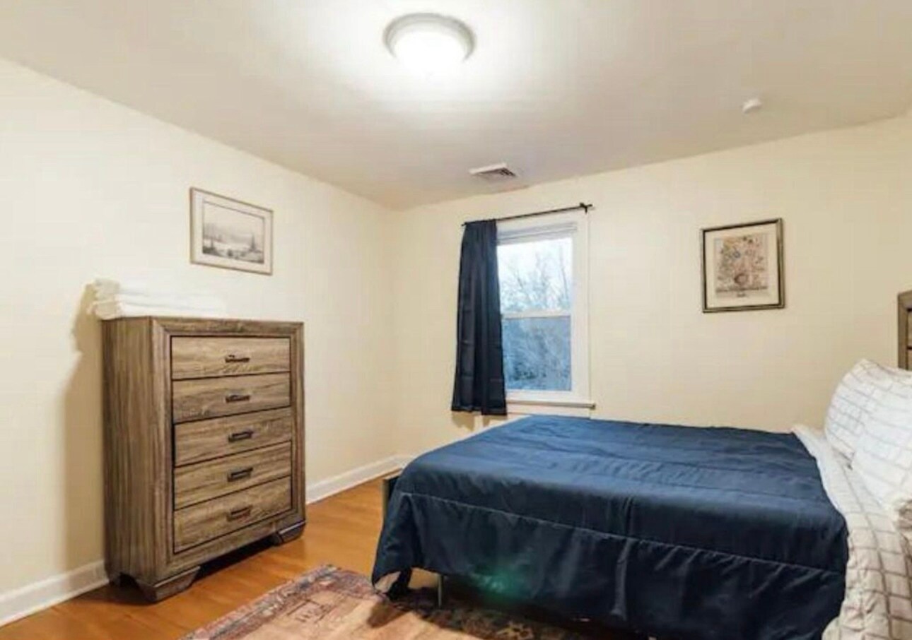 Building Photo - 19 Pershing Ave