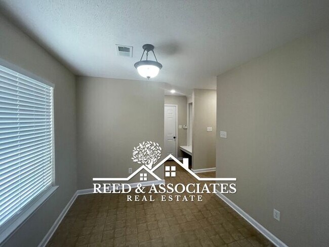 Building Photo - Corner Lot Located in Cordova