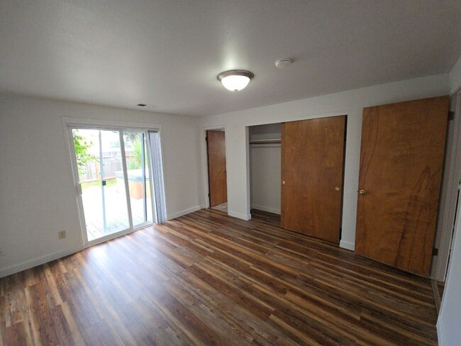 Building Photo - 3BD/2BA McKinleyville home features ample ...