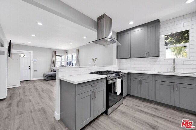 Building Photo - 201 E 91st St