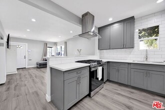 Building Photo - 201 E 91st St