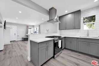 Building Photo - 201 E 91st St