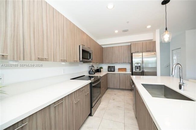 Building Photo - 4640 NW 84th Ave