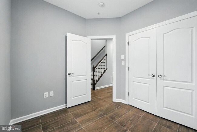 Building Photo - 7416 Riding Meadow Way