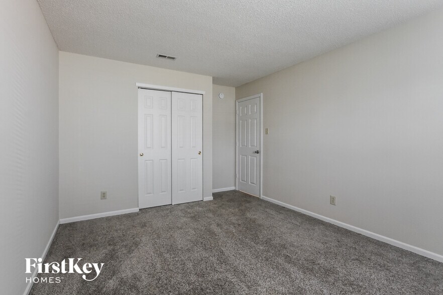 Building Photo - 9192 Huntleigh Cir