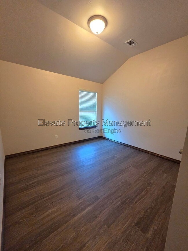 Building Photo - 2300 Starwood Wy