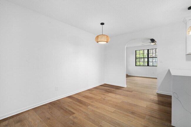 Building Photo - 3/2 Riverfront Brick Ranch, Access to the ...