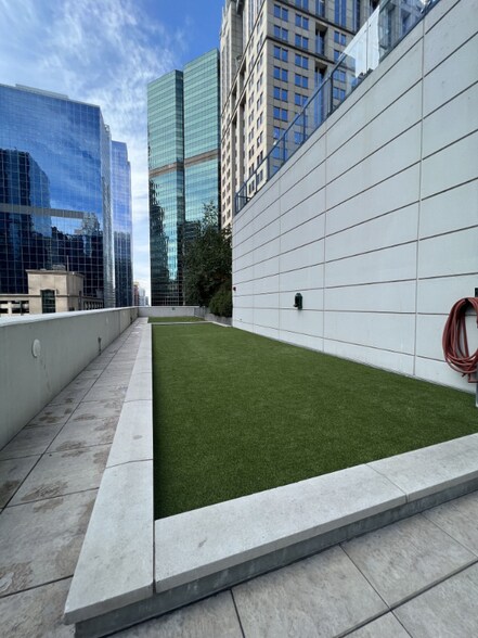 Building Photo - 210 S Wells St