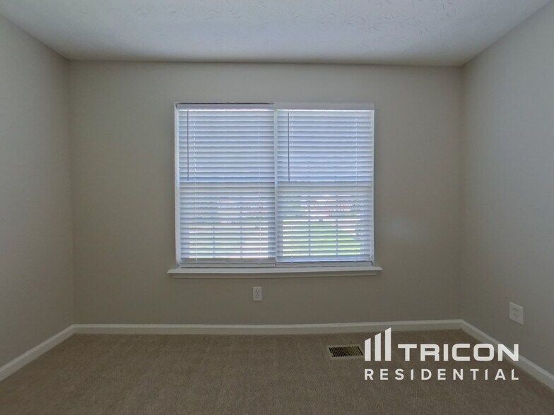 Building Photo - 6821 Hickory Hollow Dr