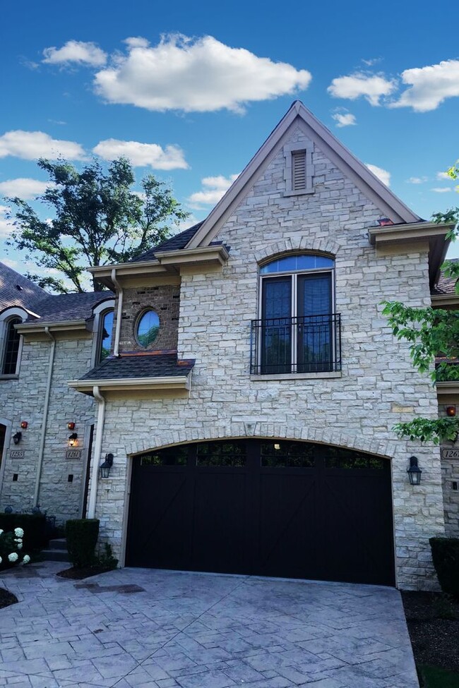 Primary Photo - 1261 Caroline Ct