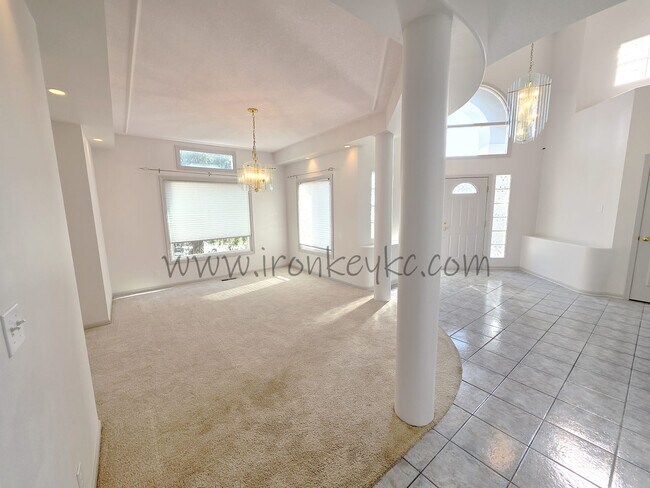 Building Photo - 14112 Windsor St