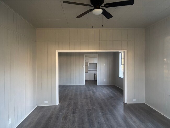 Building Photo - 2001 12th St