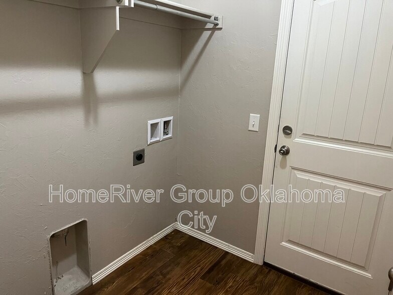 Building Photo - 408 Fallview Ct
