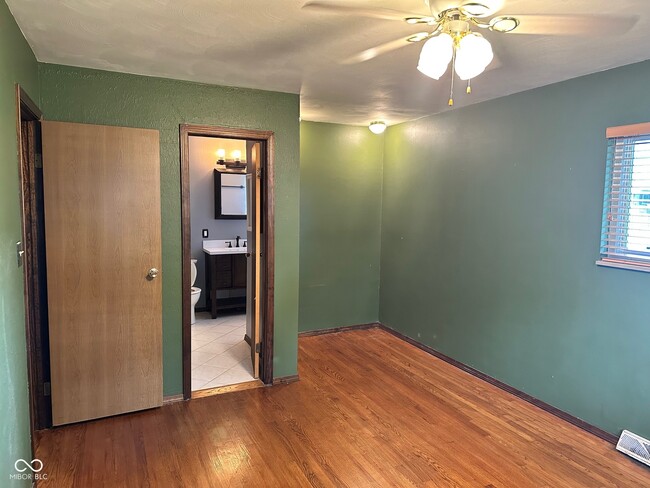 Building Photo - 5626 Hammon Dr