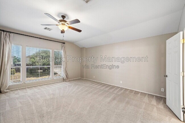 Building Photo - 315 Hollow Grove