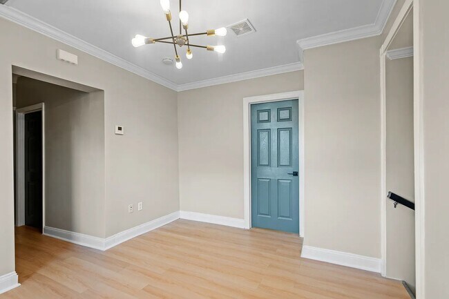 Building Photo - 149 S Park St