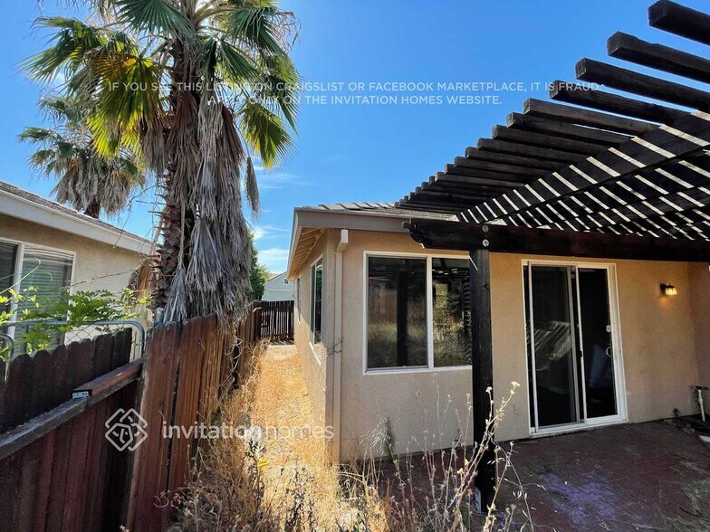 Building Photo - 573 Davenport Way