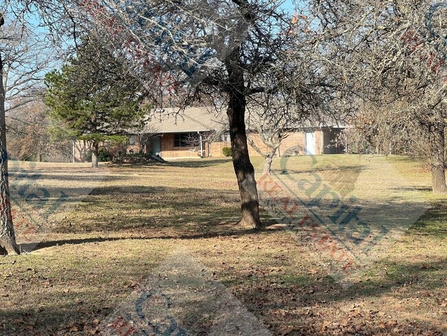 Building Photo - Country Beauty