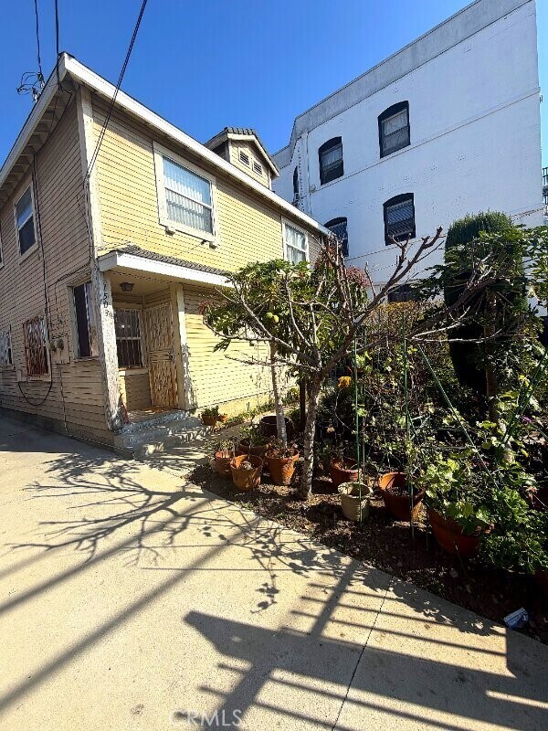 Building Photo - 1503 W Adams Blvd