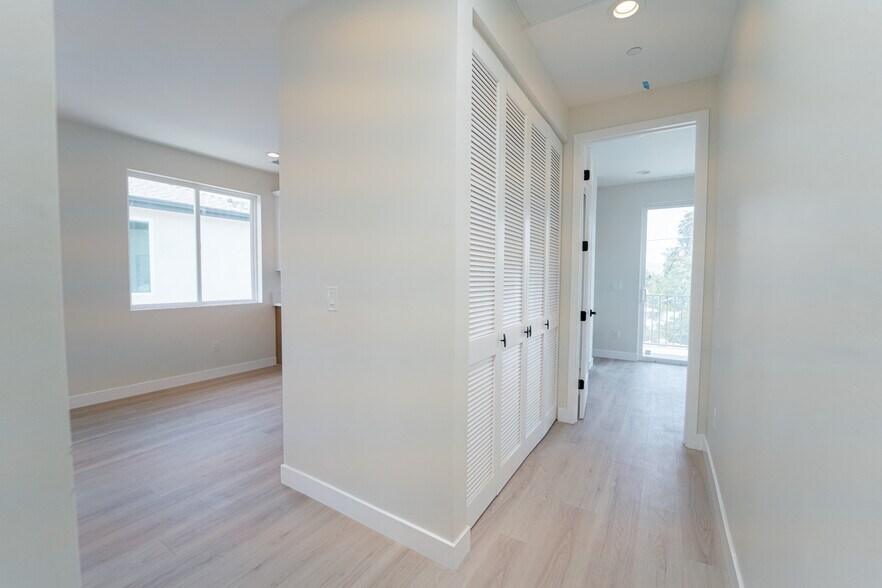 Building Photo - 630 N Juniper St