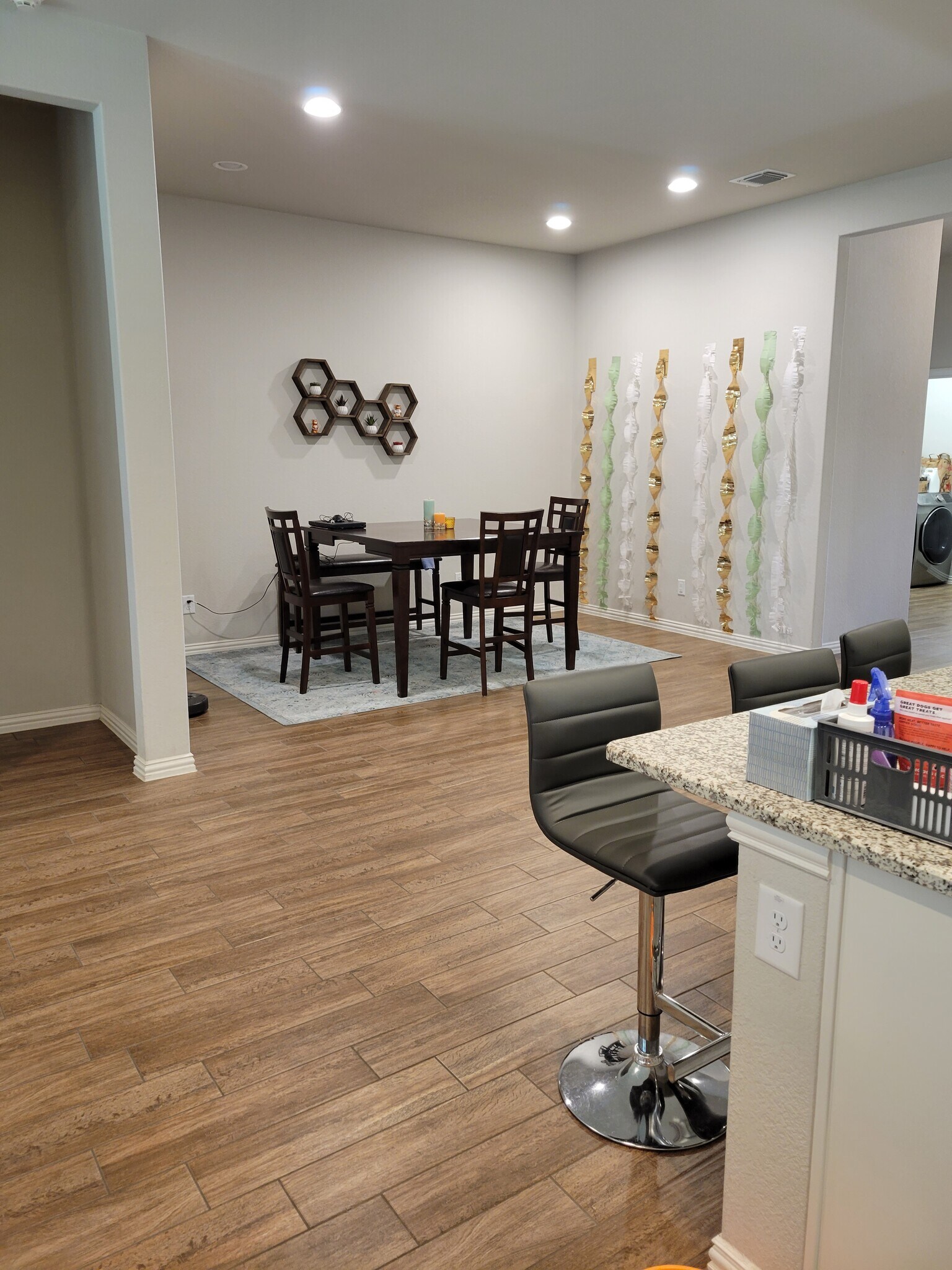 Building Photo - 136 Belford St