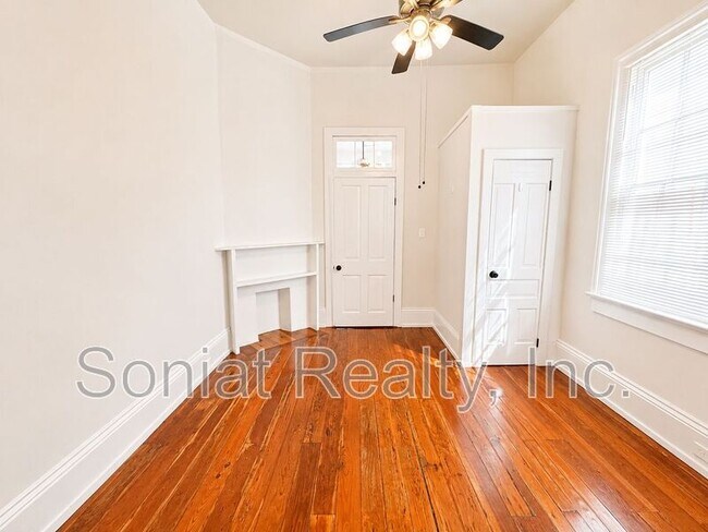 Building Photo - 2508 Freret St