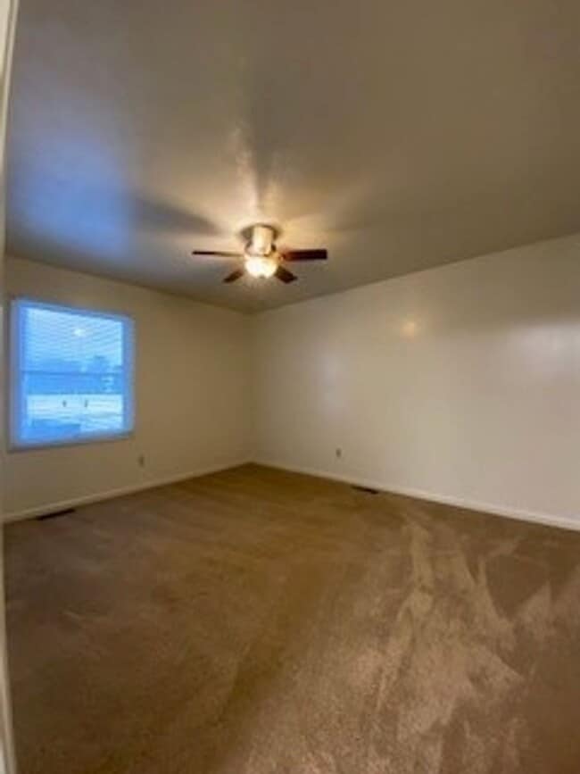 Building Photo - 124 S Silverwood Ln