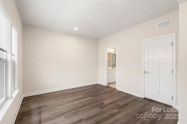 Building Photo - 128 Music Hall Wy