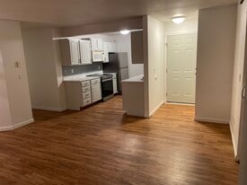 Building Photo - 1040 Columbia Ridge Dr