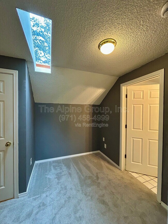 Building Photo - 4905 SW 152nd Ave