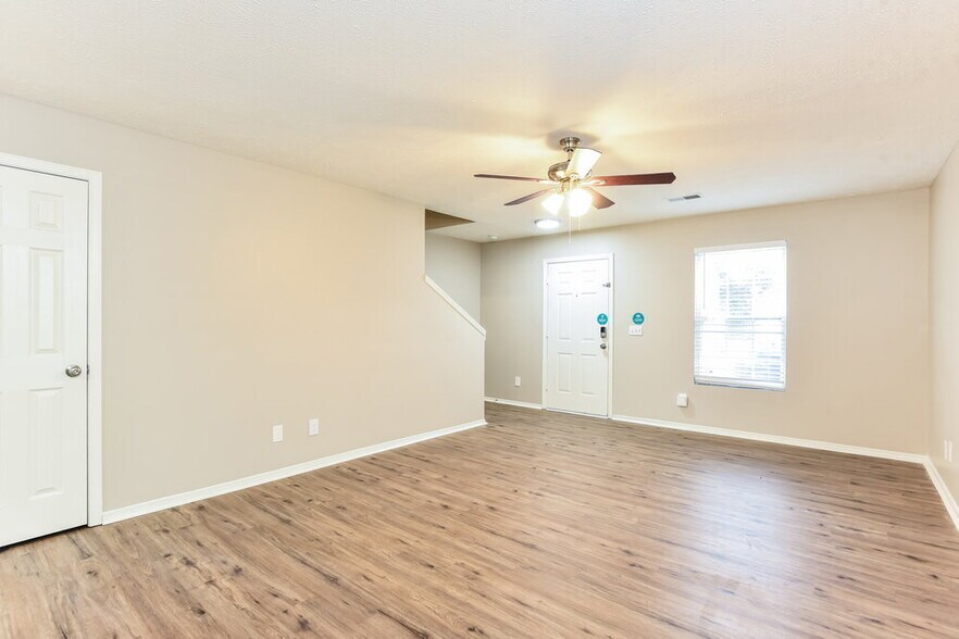 Building Photo - 2803 Creekbend Dr