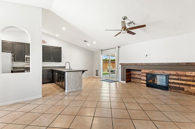 Building Photo - 80676 Willow Ln
