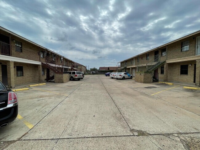 Building Photo - 3005 E Price St