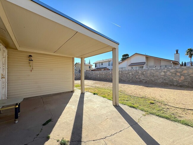 Building Photo - Northeast El Paso 3 Bed/1.5 Bath