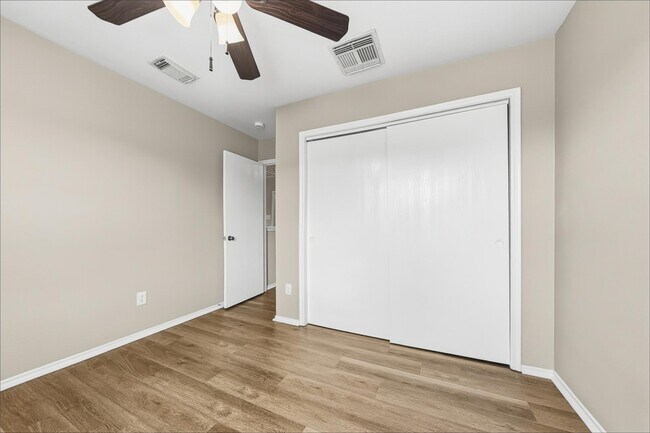 Building Photo - 11411 Seven Sisters Dr