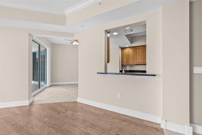 Building Photo - 300 Beach Dr NE
