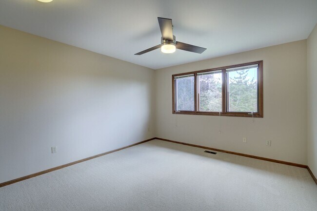Building Photo - 5bd/3.5ba Bellevue House