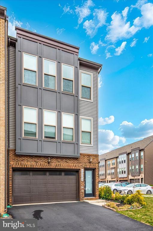 Building Photo - 45366 Daveno Square