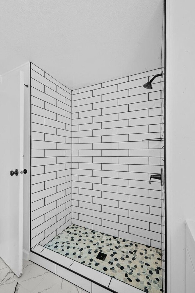 Building Photo - 5055 W. TULARE AVE SP 64 - 2 BEDROOM 1.5 BATH - MANUFACTURED HOME - SW VISALIA